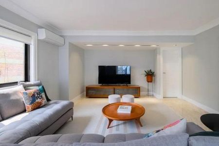 Apartamento à venda com 3 quartos, 206m² em Vila Nova Conceição, São Paulo