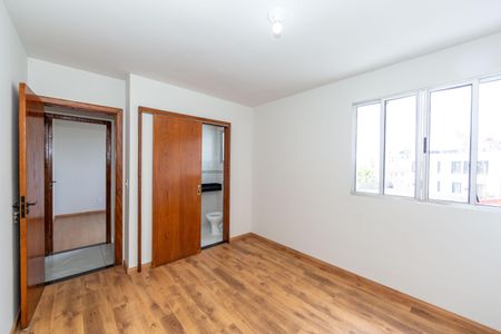 Apartamento à venda com 150m², 3 quartos e 2 vagas Apartamento à venda com 150m², 3 quartos e 2 vagasSuíte