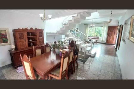 Casa à venda com 4 quartos, 265m² em Parque dos Passaros, São Bernardo do Campo