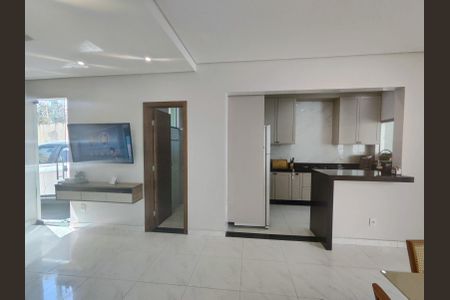 Sala de casa à venda com 3 quartos, 160m² em Parque Xangri-lá, Contagem