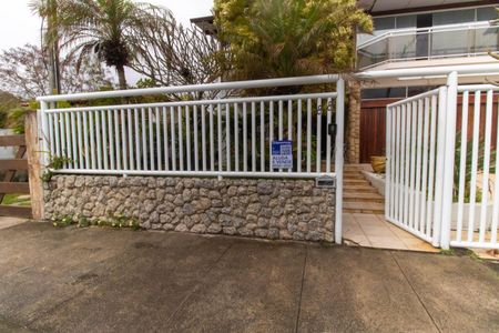 Casa à venda com 289m², 3 quartos e 4 vagas Casa à venda com 289m², 3 quartos e 4 vagasPlaquinha