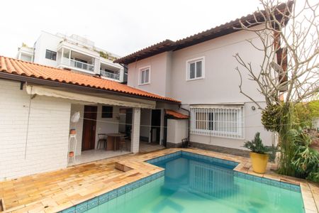 Casa à venda com 289m², 3 quartos e 4 vagas Casa à venda com 289m², 3 quartos e 4 vagasÁrea externa