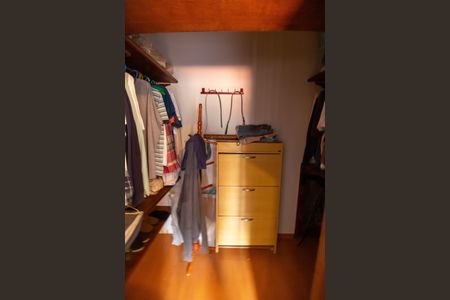 Casa à venda com 289m², 3 quartos e 4 vagas Casa à venda com 289m², 3 quartos e 4 vagasCloset do Quarto 3