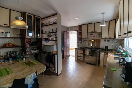 Casa à venda com 289m², 3 quartos e 4 vagas Casa à venda com 289m², 3 quartos e 4 vagasCozinha