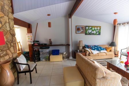 Casa à venda com 289m², 3 quartos e 4 vagas Casa à venda com 289m², 3 quartos e 4 vagasVaranda