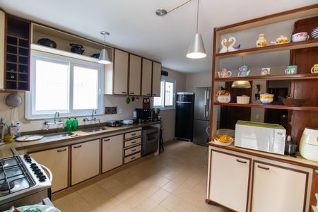 Casa à venda com 289m², 3 quartos e 4 vagas Casa à venda com 289m², 3 quartos e 4 vagasCozinha