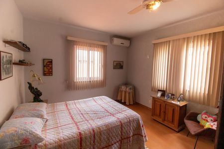 Casa à venda com 289m², 3 quartos e 4 vagas Casa à venda com 289m², 3 quartos e 4 vagasQuarto 3