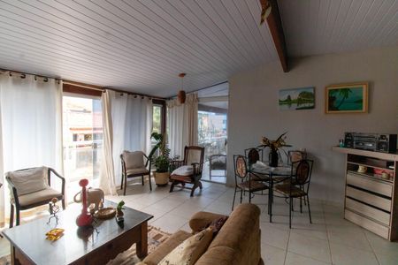 Casa à venda com 289m², 3 quartos e 4 vagas Casa à venda com 289m², 3 quartos e 4 vagasVaranda