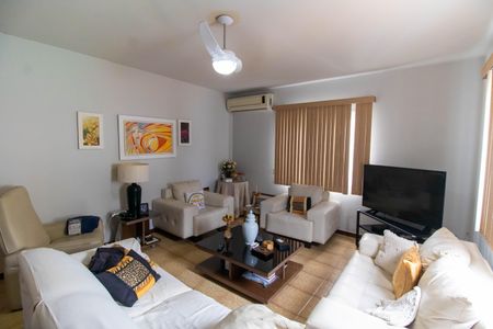 Casa à venda com 289m², 3 quartos e 4 vagas Casa à venda com 289m², 3 quartos e 4 vagasSala3