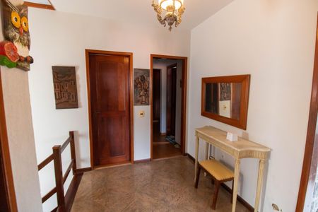 Casa à venda com 289m², 3 quartos e 4 vagas Casa à venda com 289m², 3 quartos e 4 vagasHall