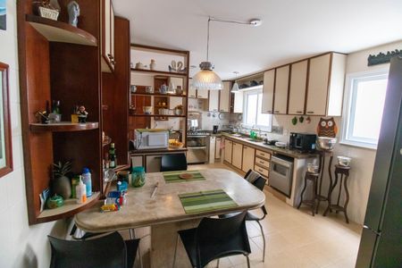 Casa à venda com 289m², 3 quartos e 4 vagas Casa à venda com 289m², 3 quartos e 4 vagasCozinha