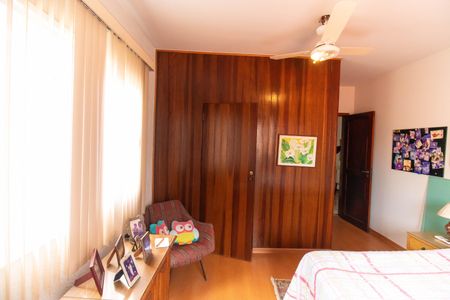 Casa à venda com 289m², 3 quartos e 4 vagas Casa à venda com 289m², 3 quartos e 4 vagasQuarto 3