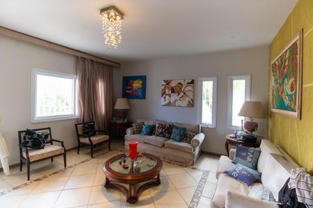 Sala 1 de casa à venda com 3 quartos, 289m² em Piratininga, Niterói