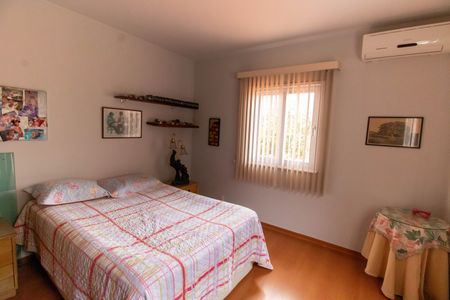 Casa à venda com 289m², 3 quartos e 4 vagas Casa à venda com 289m², 3 quartos e 4 vagasQuarto 3