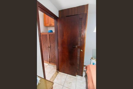 Casa à venda com 289m², 3 quartos e 4 vagas Casa à venda com 289m², 3 quartos e 4 vagasQuarto de Serviço