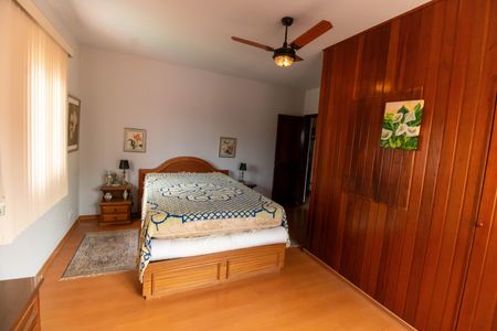 Casa à venda com 289m², 3 quartos e 4 vagas Casa à venda com 289m², 3 quartos e 4 vagasQuarto2