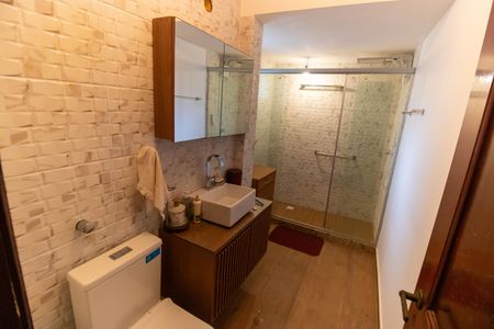 Casa à venda com 289m², 3 quartos e 4 vagas Casa à venda com 289m², 3 quartos e 4 vagasBanheiro Social 2