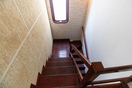 Casa à venda com 289m², 3 quartos e 4 vagas Casa à venda com 289m², 3 quartos e 4 vagasEscada