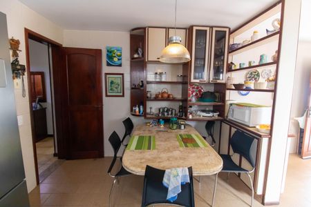 Casa à venda com 289m², 3 quartos e 4 vagas Casa à venda com 289m², 3 quartos e 4 vagasCozinha