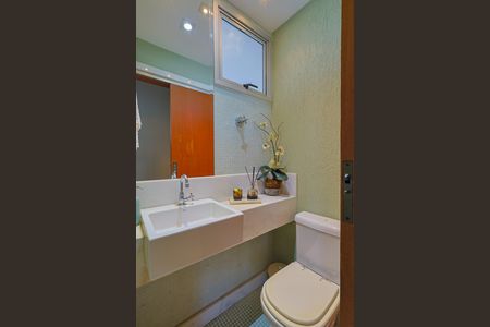 Apartamento à venda com 246m², 4 quartos e 4 vagas Apartamento à venda com 246m², 4 quartos e 4 vagasLavabo