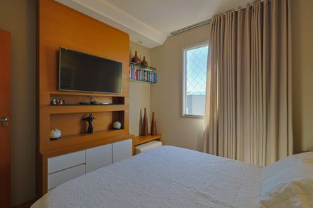 Apartamento à venda com 246m², 4 quartos e 4 vagas Apartamento à venda com 246m², 4 quartos e 4 vagasSuíte