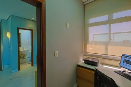 Apartamento à venda com 246m², 4 quartos e 4 vagas Apartamento à venda com 246m², 4 quartos e 4 vagasQuarto 4