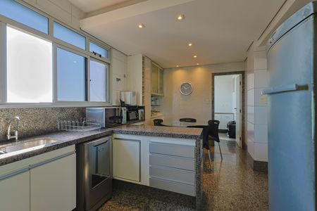 Apartamento à venda com 246m², 4 quartos e 4 vagas Apartamento à venda com 246m², 4 quartos e 4 vagasCozinha