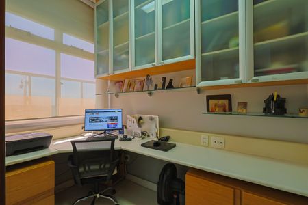 Apartamento à venda com 246m², 4 quartos e 4 vagas Apartamento à venda com 246m², 4 quartos e 4 vagasQuarto 4