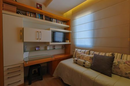 Apartamento à venda com 246m², 4 quartos e 4 vagas Apartamento à venda com 246m², 4 quartos e 4 vagasQuarto 1