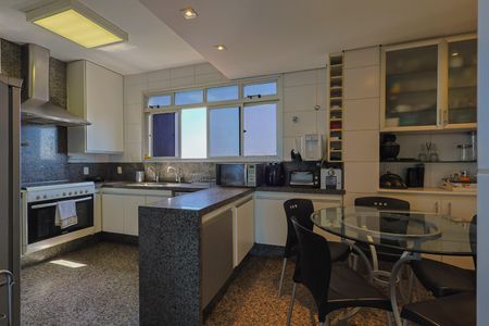 Apartamento à venda com 246m², 4 quartos e 4 vagas Apartamento à venda com 246m², 4 quartos e 4 vagasCozinha