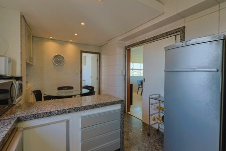 Apartamento à venda com 246m², 4 quartos e 4 vagas Apartamento à venda com 246m², 4 quartos e 4 vagasCozinha