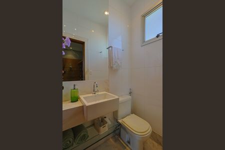 Apartamento à venda com 246m², 4 quartos e 4 vagas Apartamento à venda com 246m², 4 quartos e 4 vagasLavabo 2