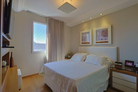 Apartamento à venda com 246m², 4 quartos e 4 vagas Apartamento à venda com 246m², 4 quartos e 4 vagasSuíte