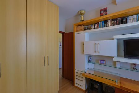 Apartamento à venda com 246m², 4 quartos e 4 vagas Apartamento à venda com 246m², 4 quartos e 4 vagasQuarto 1