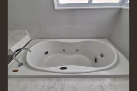 Apartamento à venda com 384m², 4 quartos e 4 vagas Apartamento à venda com 384m², 4 quartos e 4 vagasBanheiro da Suíte 2