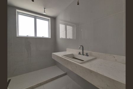 Apartamento à venda com 384m², 4 quartos e 4 vagas Apartamento à venda com 384m², 4 quartos e 4 vagasBanheiro 2 da Suíte 2