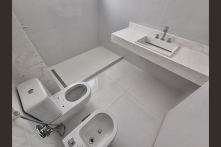 Apartamento à venda com 384m², 4 quartos e 4 vagas Apartamento à venda com 384m², 4 quartos e 4 vagasBanheiro 2 da Suíte 2
