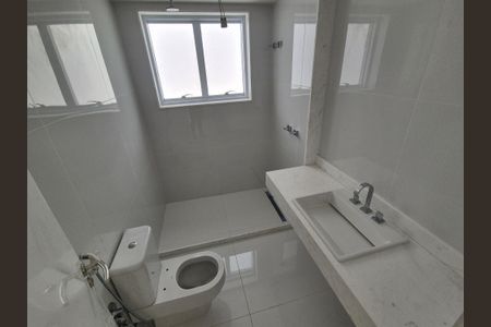 Apartamento à venda com 384m², 4 quartos e 4 vagas Apartamento à venda com 384m², 4 quartos e 4 vagasBanheiro da Suíte 3
