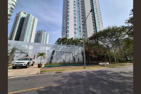 Apartamento à venda com 384m², 4 quartos e 4 vagas Apartamento à venda com 384m², 4 quartos e 4 vagasFachada e portaria