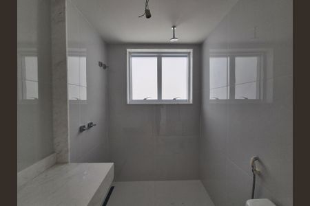 Apartamento à venda com 384m², 4 quartos e 4 vagas Apartamento à venda com 384m², 4 quartos e 4 vagasBanheiro da Suíte 1