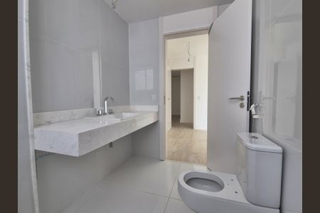 Apartamento à venda com 384m², 4 quartos e 4 vagas Apartamento à venda com 384m², 4 quartos e 4 vagasBanheiro da Suíte 3
