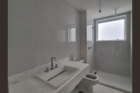 Apartamento à venda com 384m², 4 quartos e 4 vagas Apartamento à venda com 384m², 4 quartos e 4 vagasBanheiro da Suíte 4