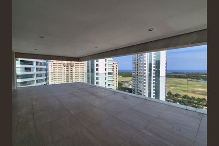 Apartamento à venda com 384m², 4 quartos e 4 vagas Apartamento à venda com 384m², 4 quartos e 4 vagasVaranda