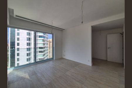 Apartamento à venda com 384m², 4 quartos e 4 vagas Apartamento à venda com 384m², 4 quartos e 4 vagasSuíte 3