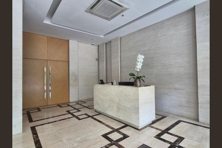 Apartamento à venda com 384m², 4 quartos e 4 vagas Apartamento à venda com 384m², 4 quartos e 4 vagasHall de Entrada