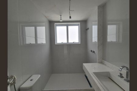 Apartamento à venda com 384m², 4 quartos e 4 vagas Apartamento à venda com 384m², 4 quartos e 4 vagasBanheiro da Suíte 3