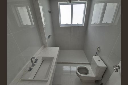 Apartamento à venda com 384m², 4 quartos e 4 vagas Apartamento à venda com 384m², 4 quartos e 4 vagasBanheiro da Suíte 1