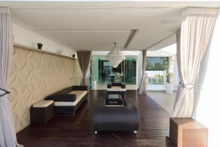 Casa à venda com 392m², 4 quartos e 8 vagasÁrea Externa