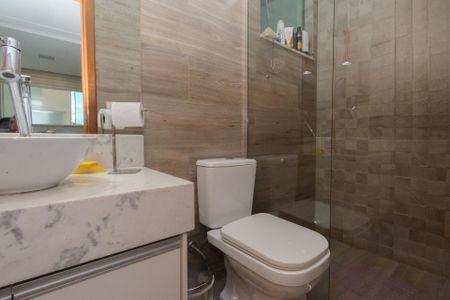 Casa à venda com 392m², 4 quartos e 8 vagasBanheiro da Suíte 1