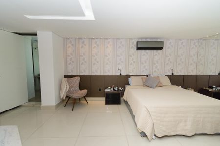 Casa à venda com 392m², 4 quartos e 8 vagasSuíte 4